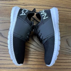 NWOT black and white Nautica Sneakers
